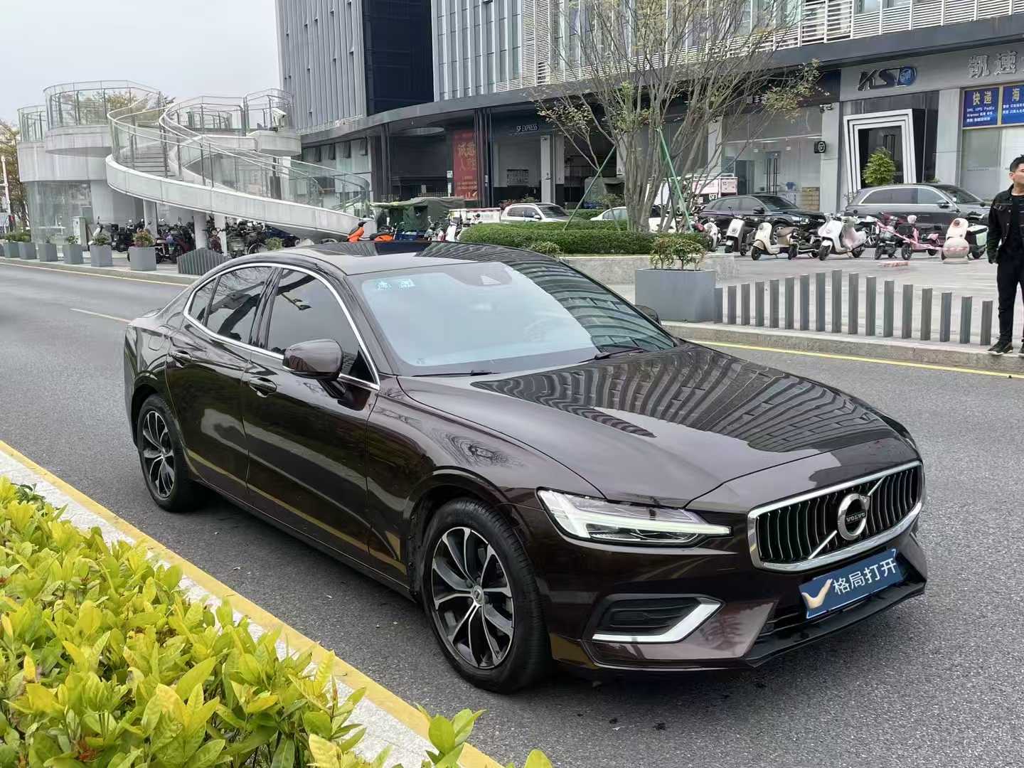 沃尔沃S60 2021款 T4 智逸豪华版