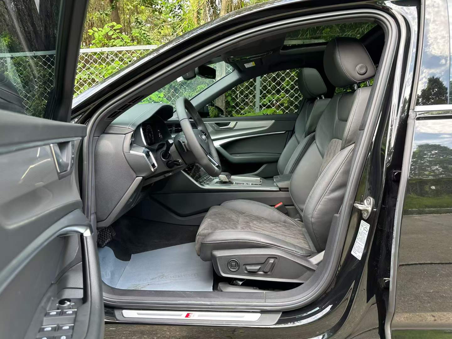 奥迪A6L 2022款 45 TFSI 臻选动感型