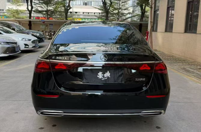 奔驰E级 2023款 改款 E 300 L 时尚型