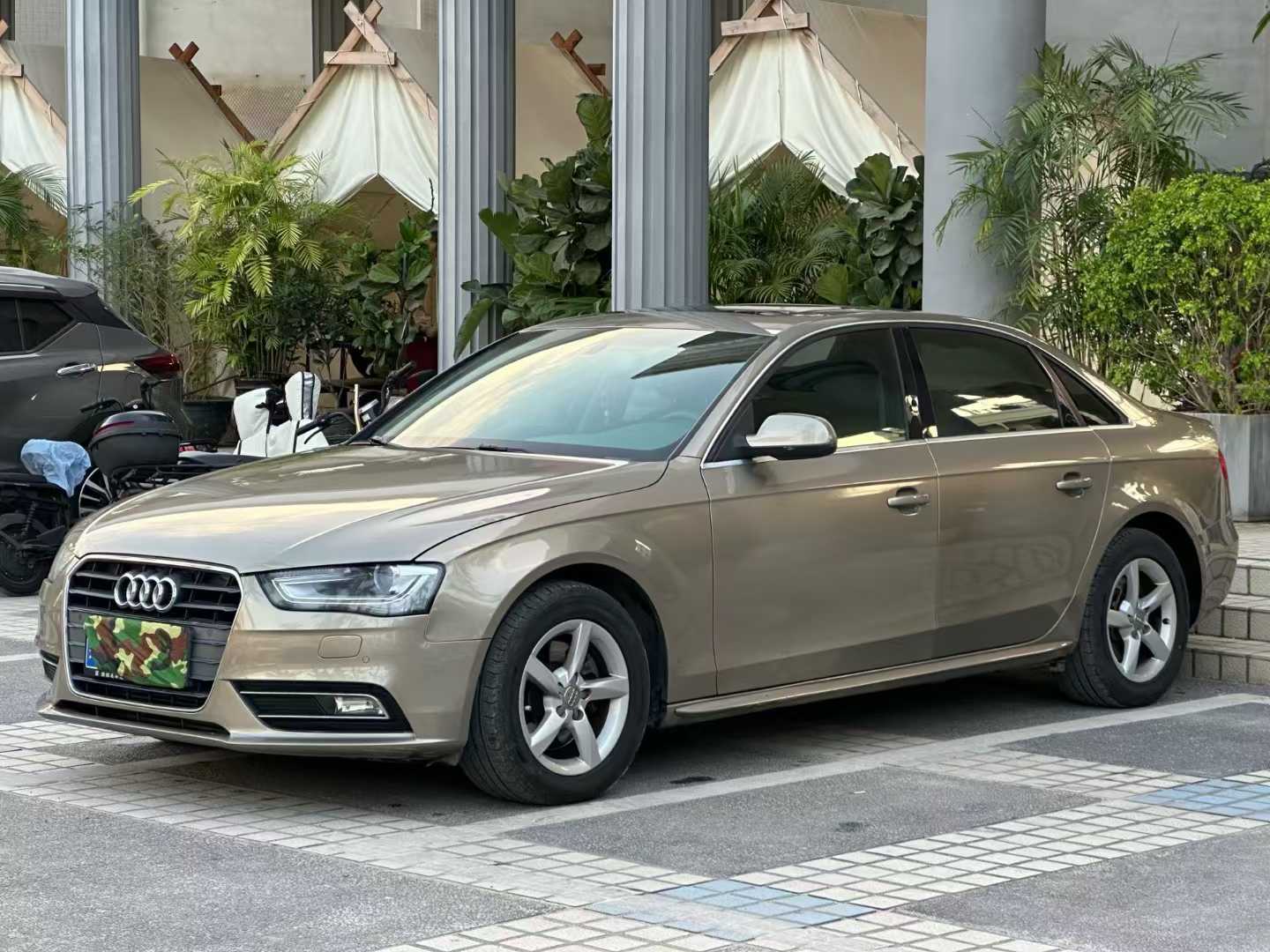 奥迪A4L 2013款 35 TFSI 自动舒适型