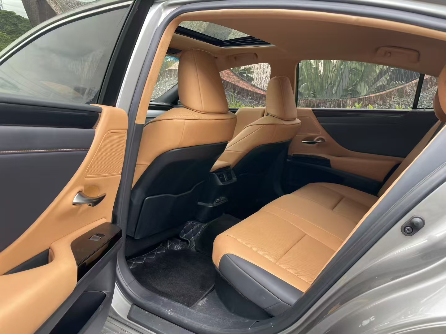 雷克萨斯ES 2022款 300h 卓越版