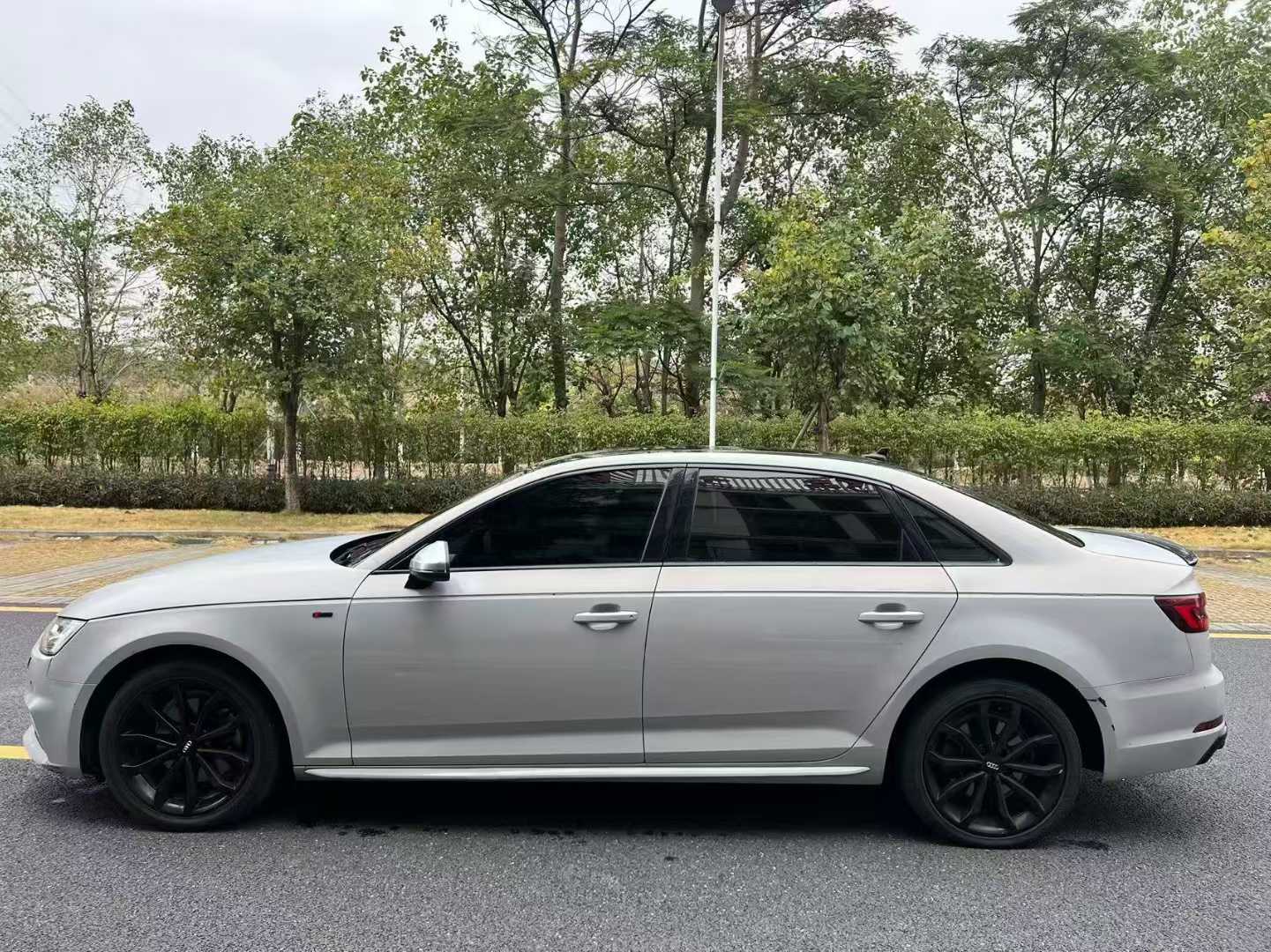 奥迪A4L 2018款 30周年年型 40 TFSI 时尚型