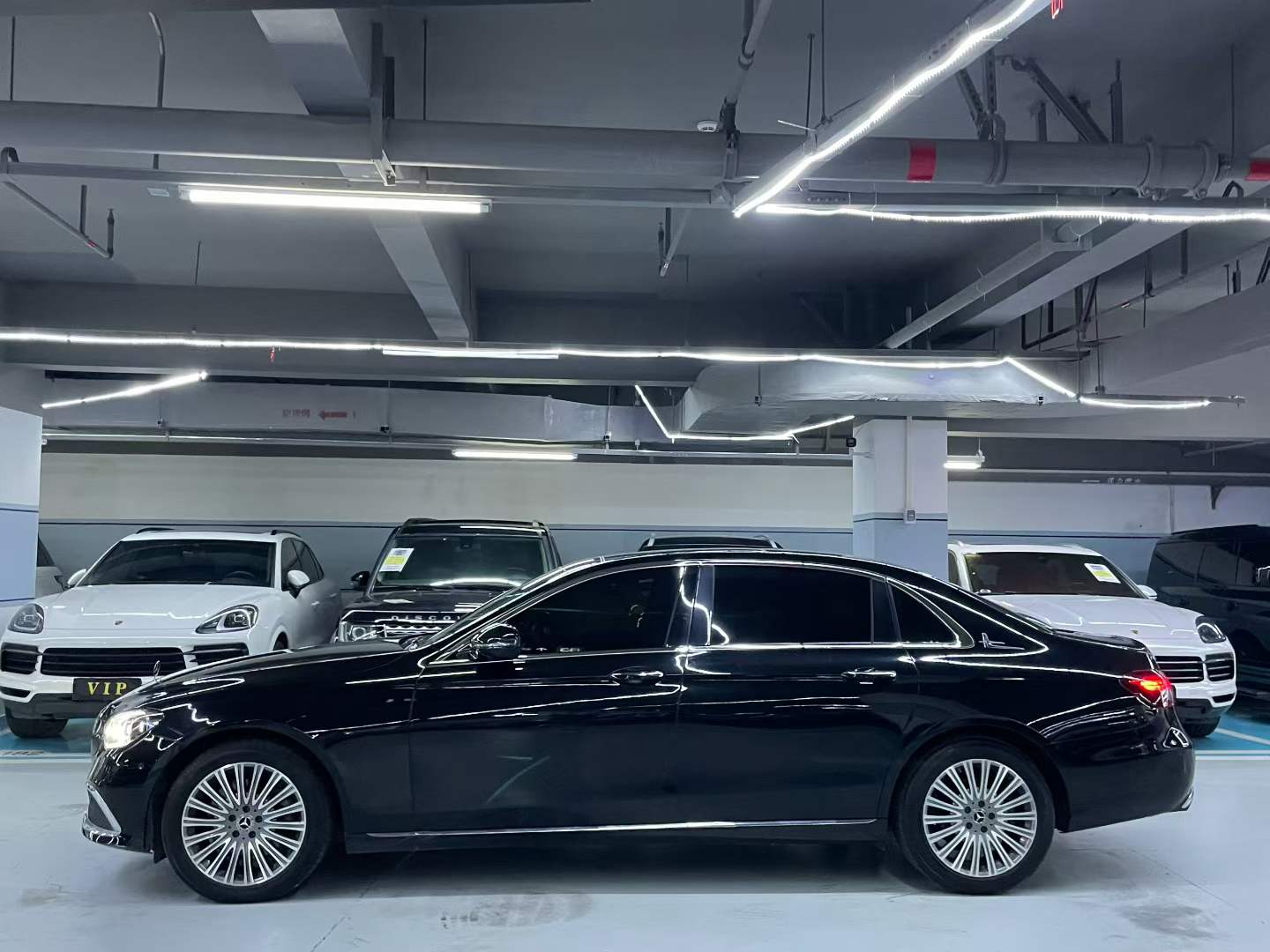 奔驰E级 2021款 E 300 L 尊贵型