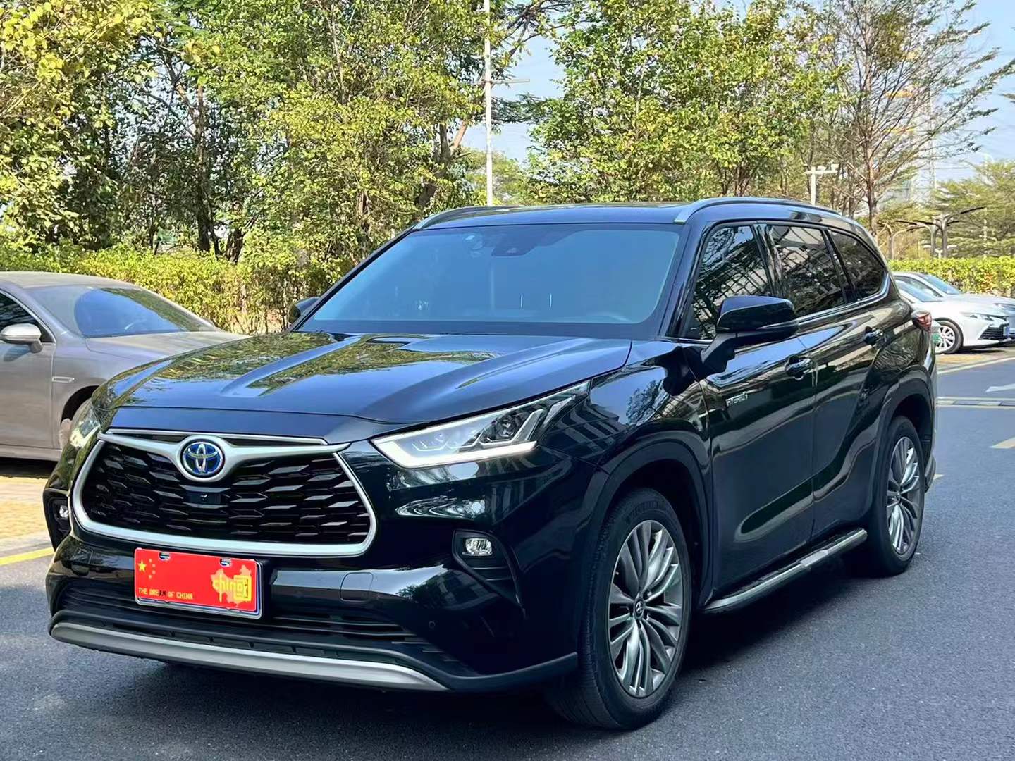 汉兰达 2022款 双擎 2.5L 四驱尊贵版 7座