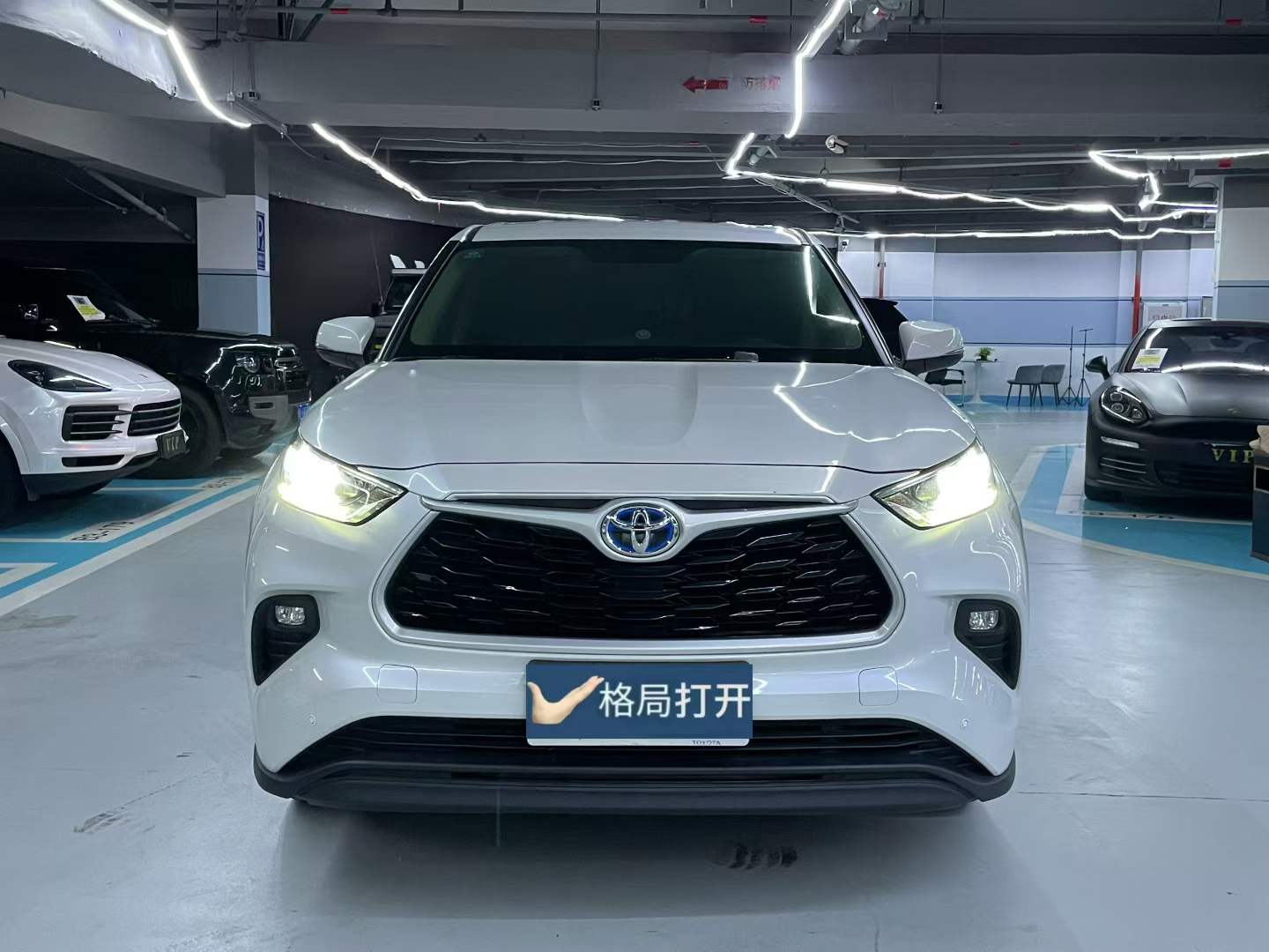 汉兰达 2022款 双擎 2.5L 四驱精英版 7座