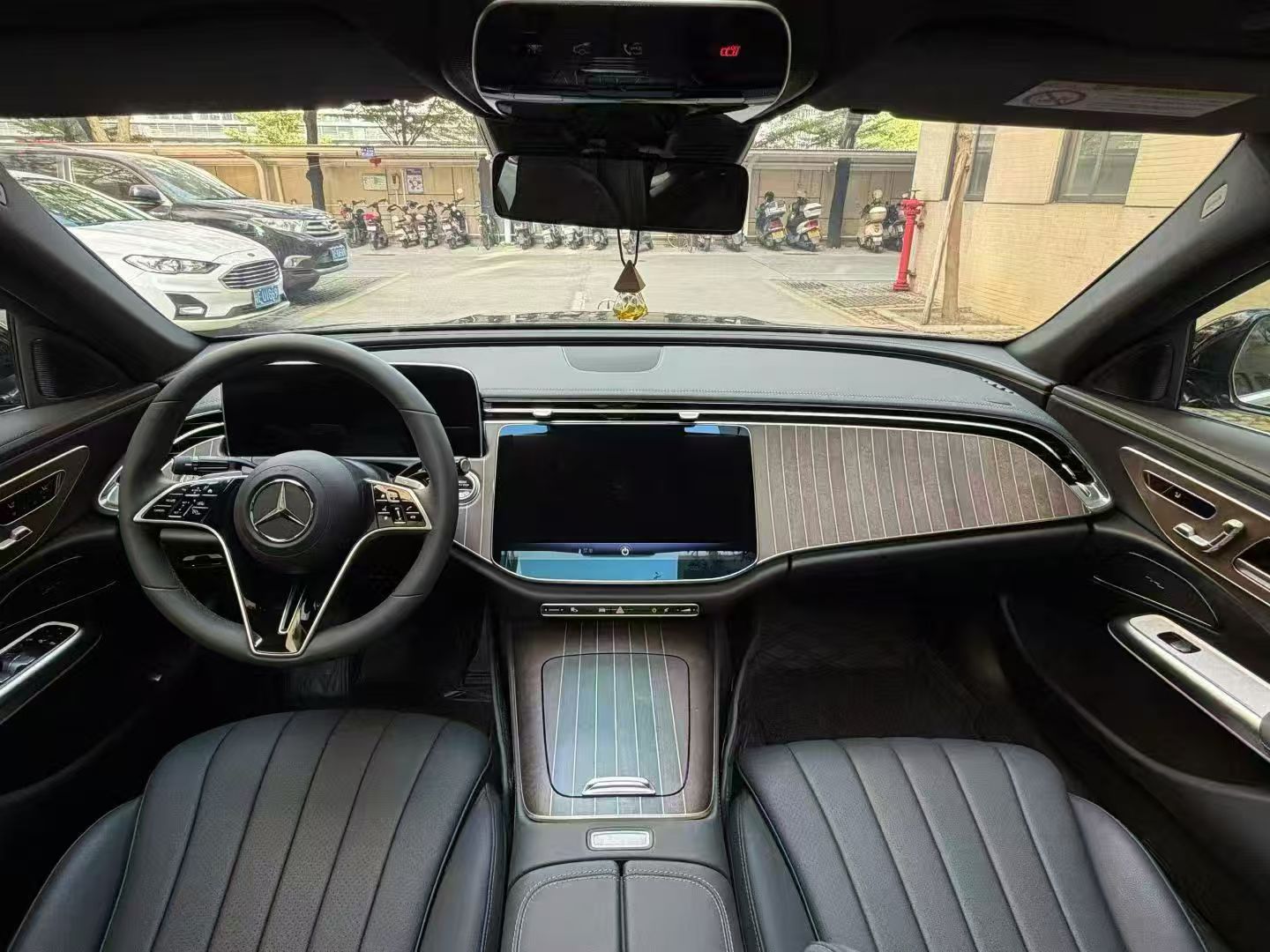 奔驰E级 2023款 改款 E 300 L 时尚型