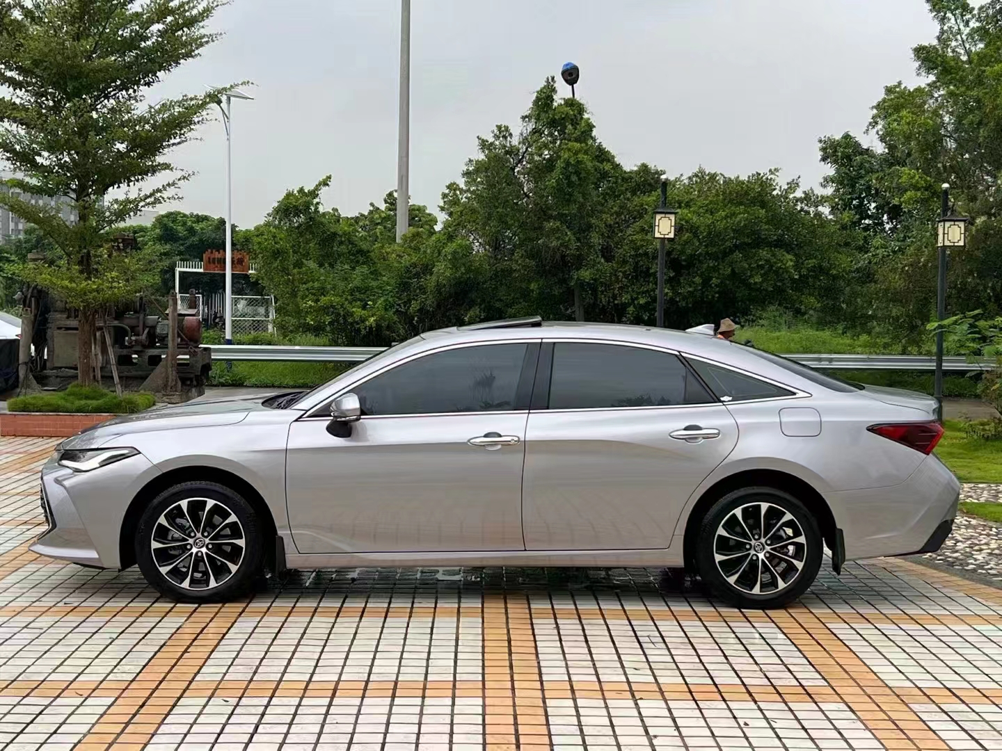 亚洲龙 2022款 2.0L 豪华版