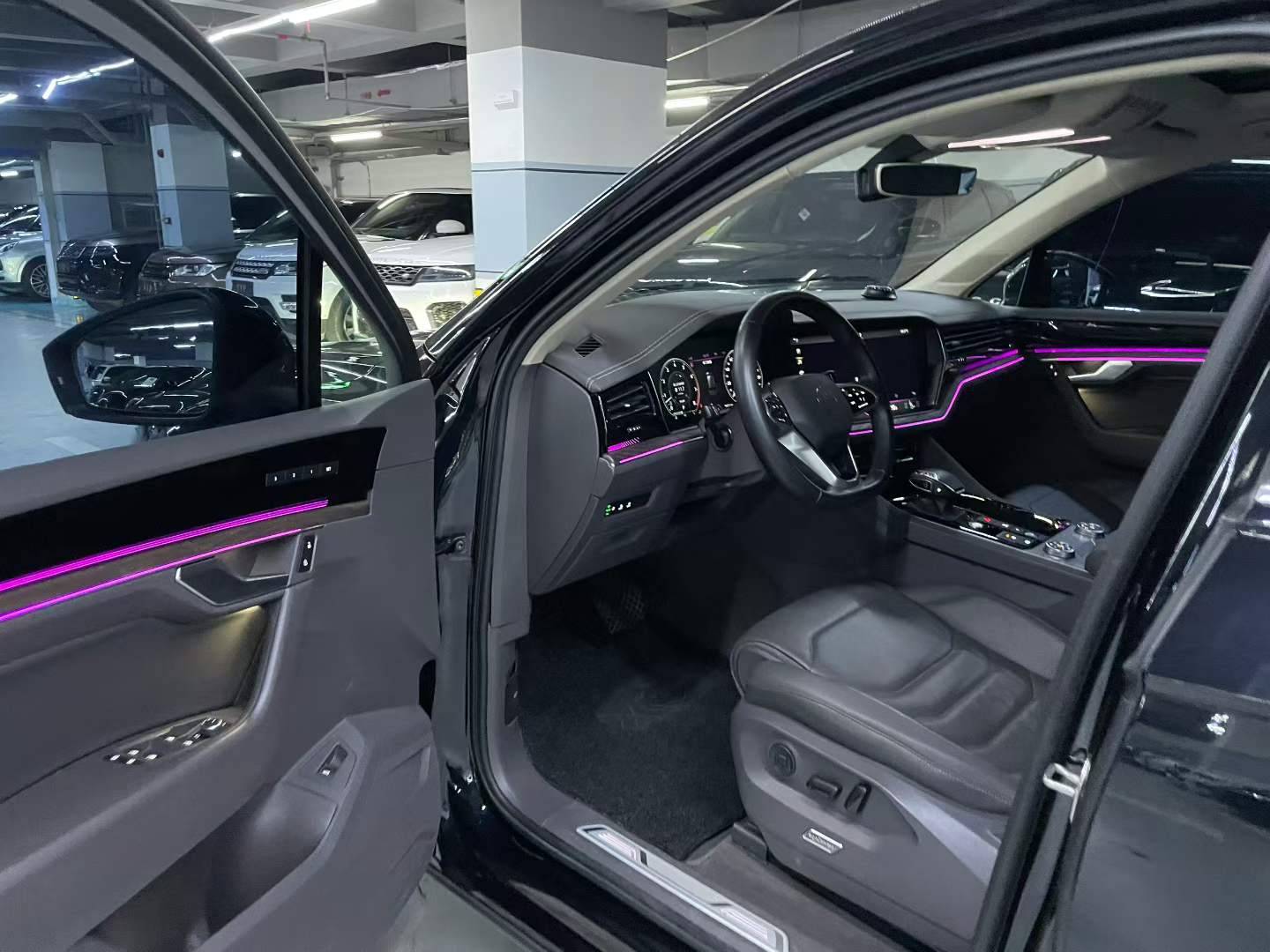 途锐 2021款 3.0TSI 锐享版 经典运动套装
