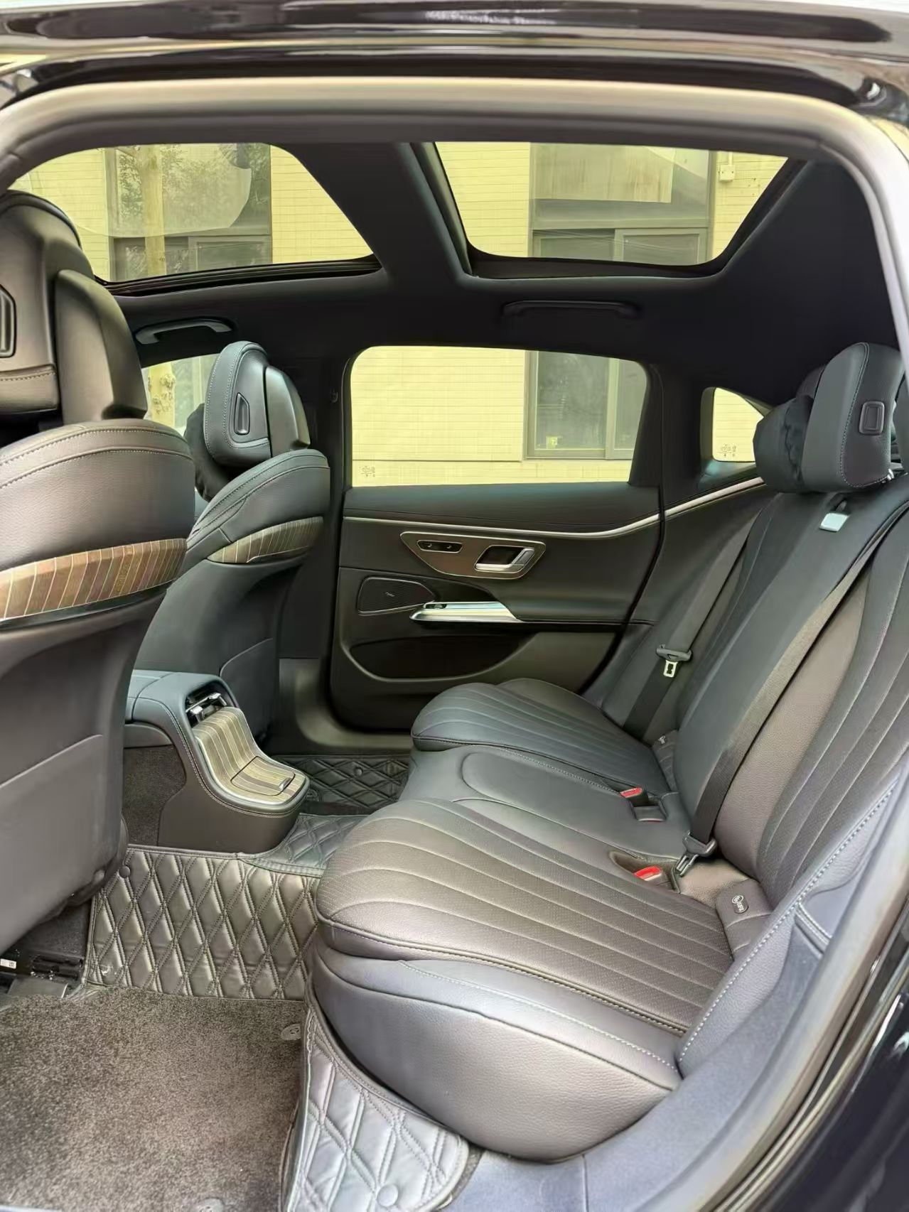 奔驰E级 2023款 改款 E 300 L 时尚型