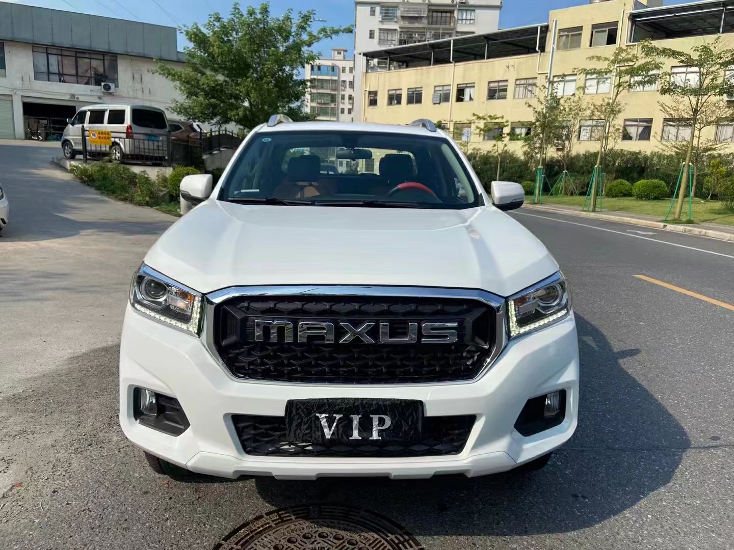 上汽大通MAXUS T70 2021款 2.0T柴油手动四驱进取版标箱高底盘