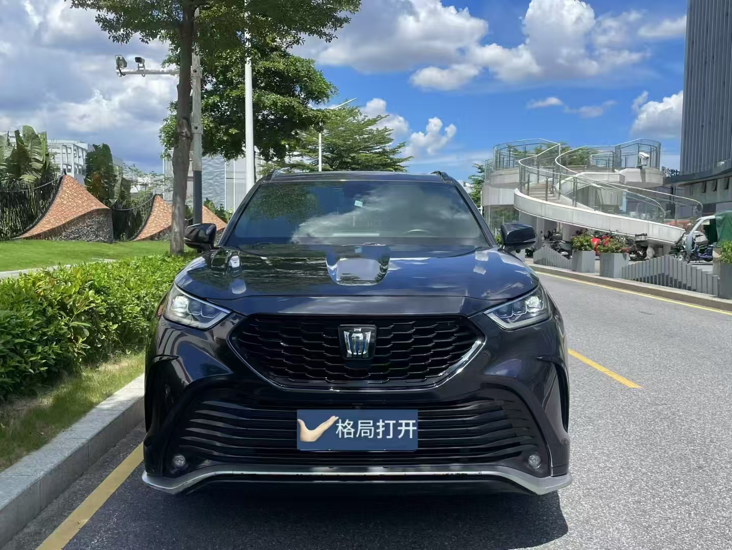 皇冠陆放 2021款 2.5L HEV四驱豪华版