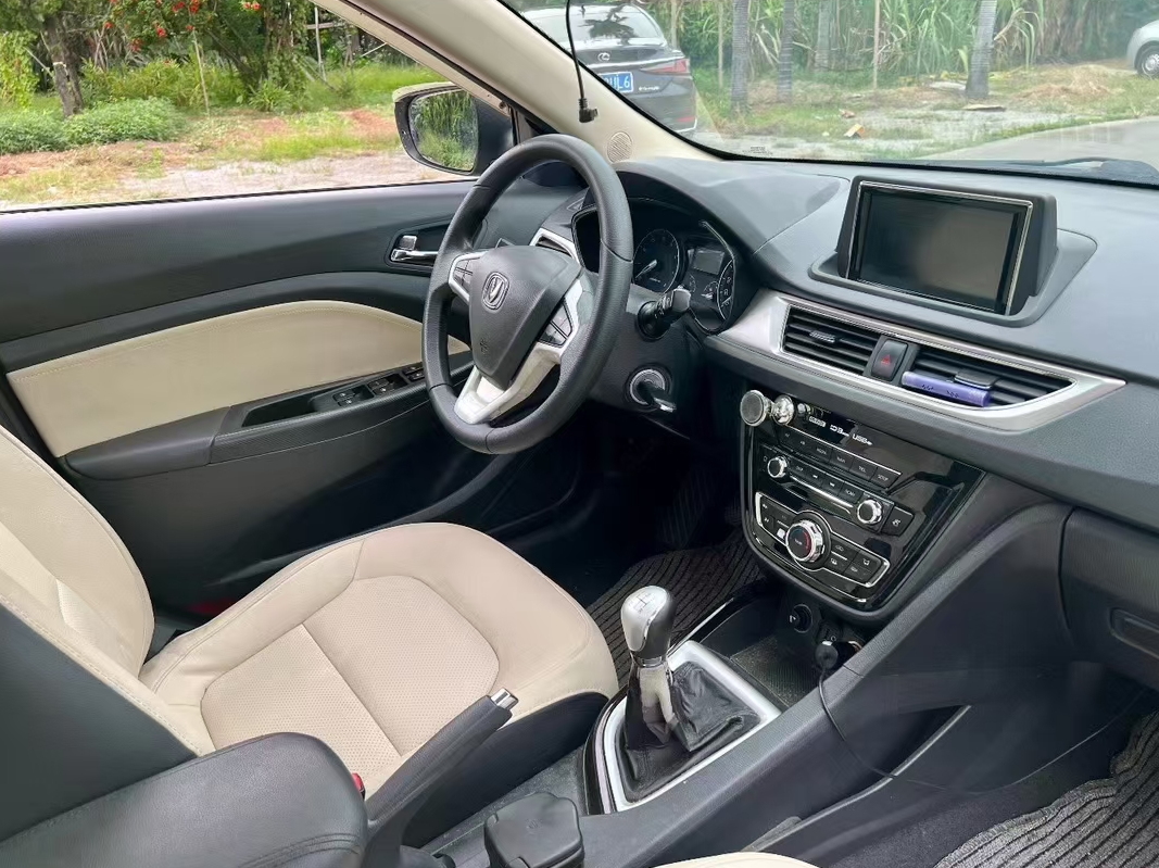 悦翔V7 2016款 1.6L 手动乐享型 国IV