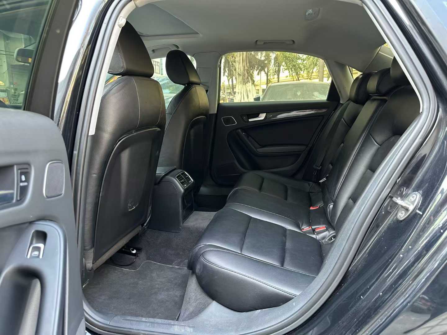 奥迪A4L 2016款 35 TFSI 自动标准型