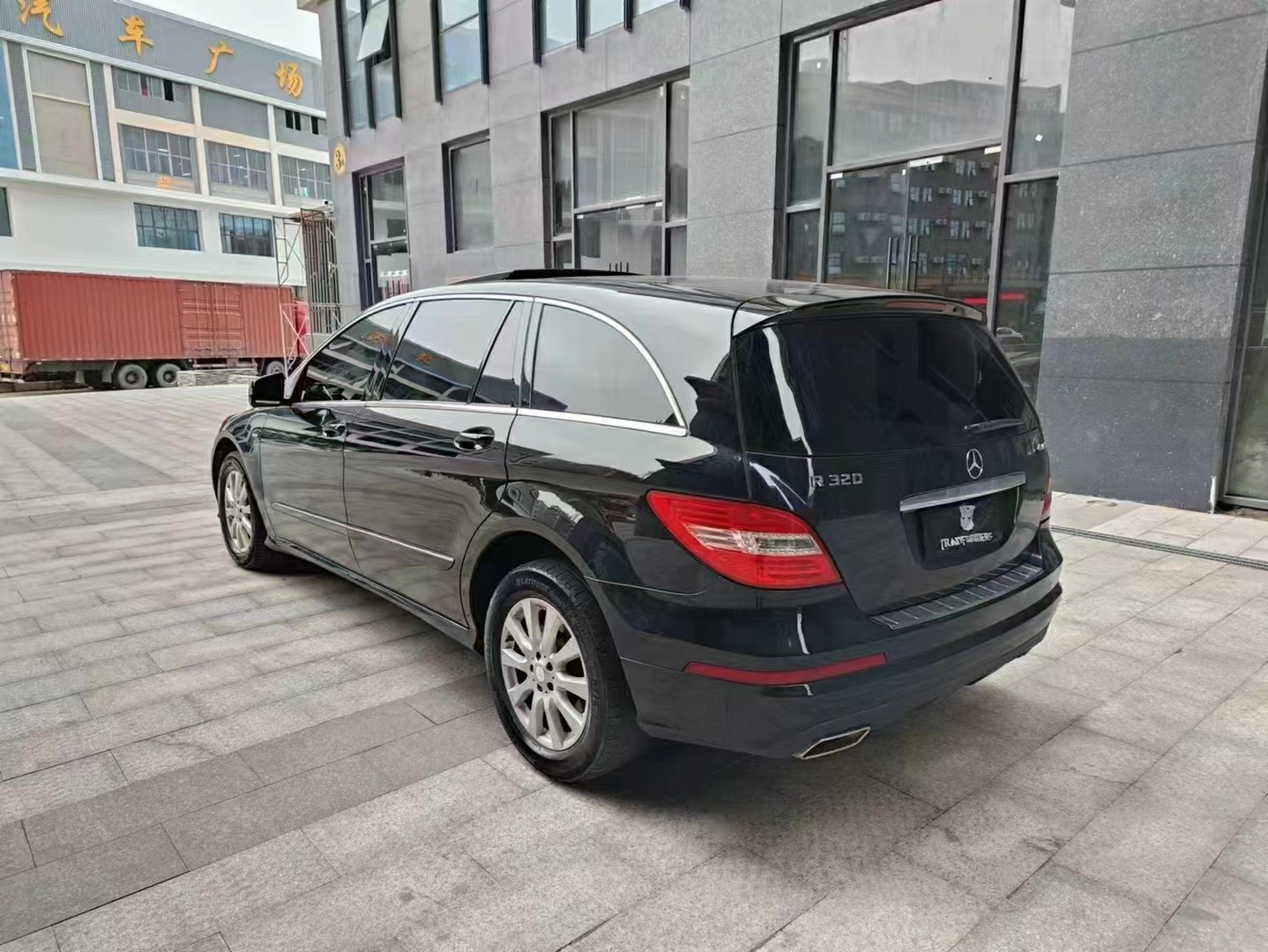 奔驰R级 2017款 R 320 4MATIC 商务型臻藏版-一手抵押车买卖