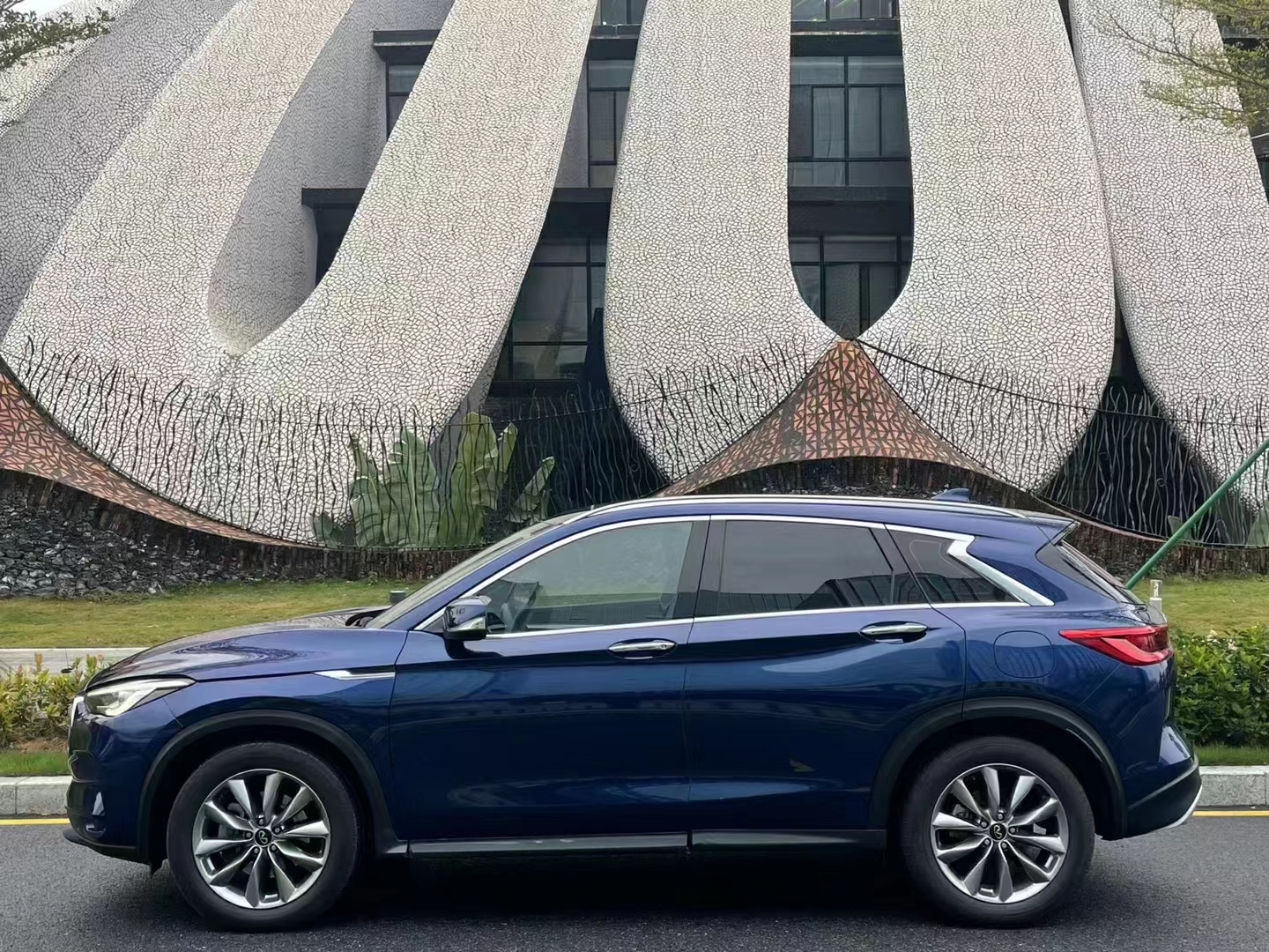 英菲尼迪qx50 2020款 2.0t 四驱菁英版-开平市抵押车在哪里有卖