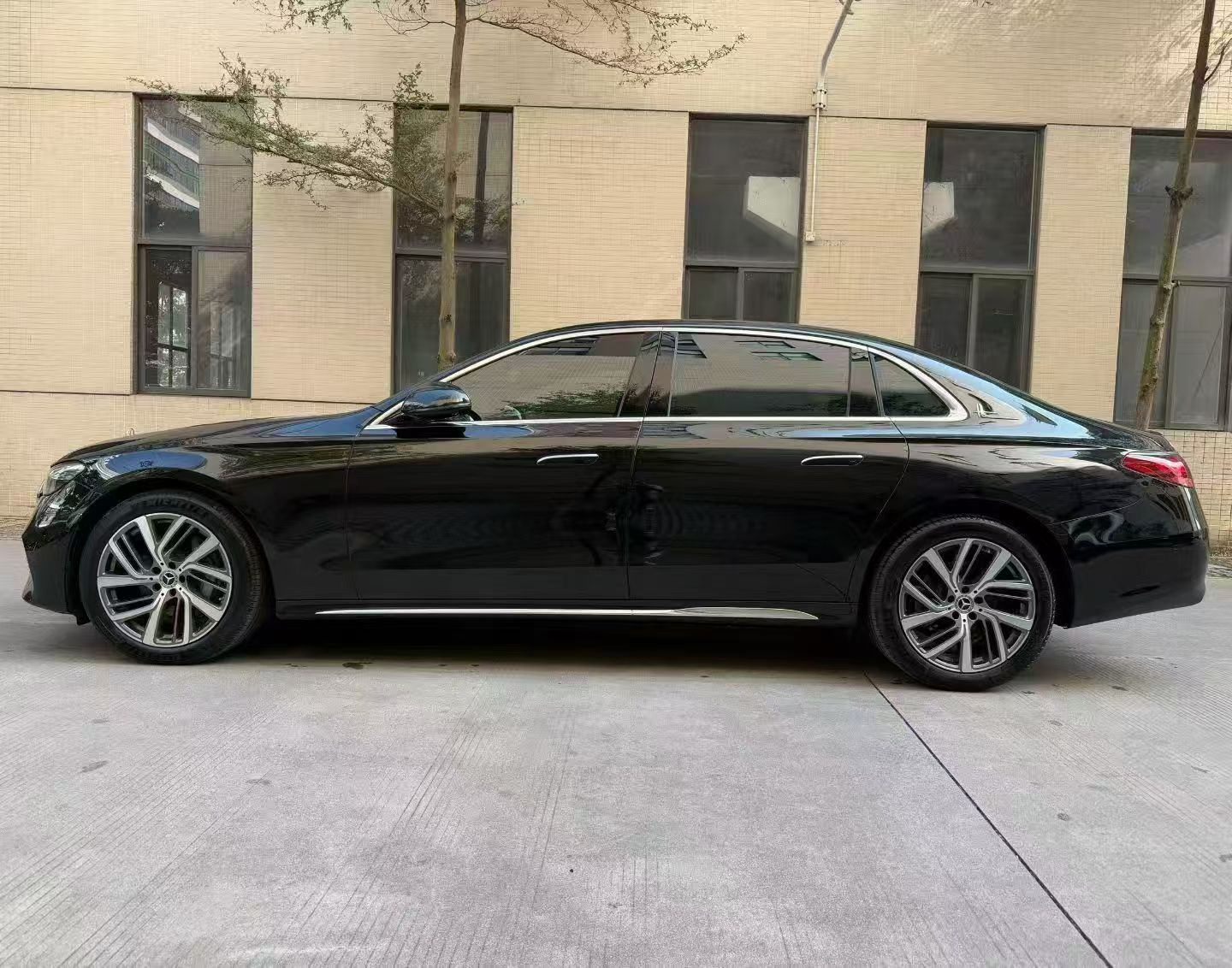 奔驰E级 2023款 改款 E 300 L 时尚型