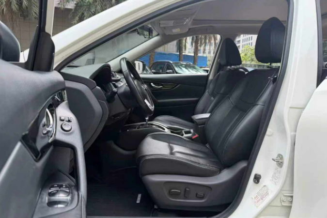 奇骏 2020款 2.0L XL ITS CVT 2WD智联舒适版