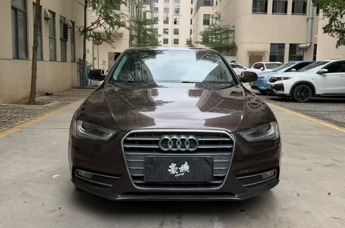 奥迪A4L 2015款 35 TFSI 自动标准型