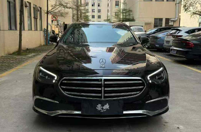 奔驰E级 2023款 改款 E 300 L 豪华型