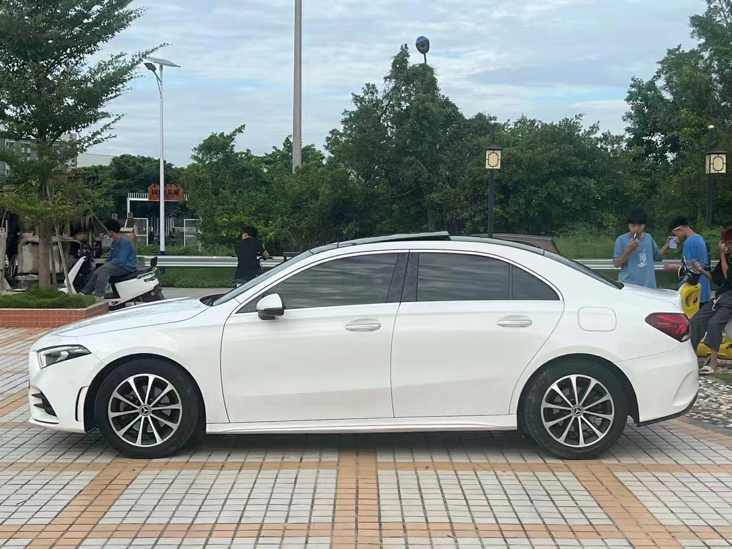 奔驰A级 2020款 A 200 L 运动轿车