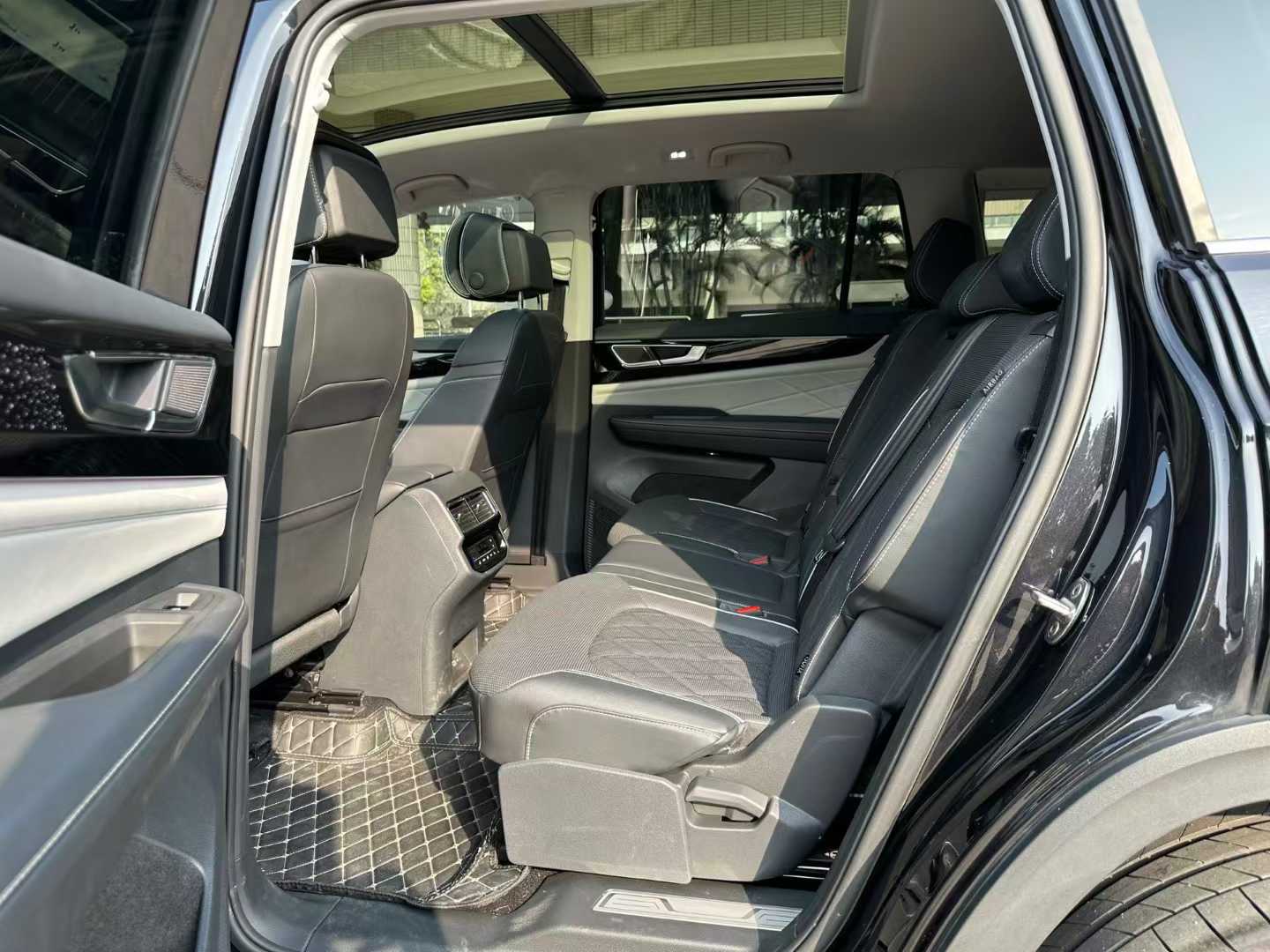 途昂 2023款 380TSI 四驱尊崇豪华版