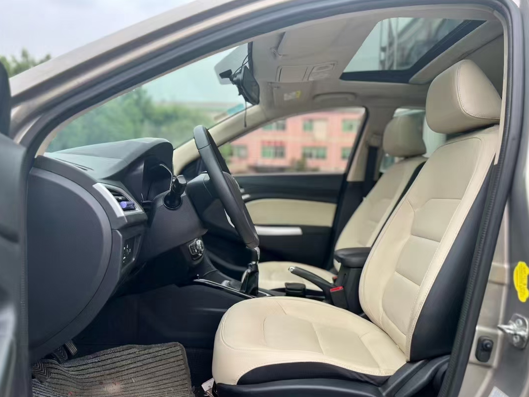 悦翔V7 2016款 1.6L 手动乐享型 国IV