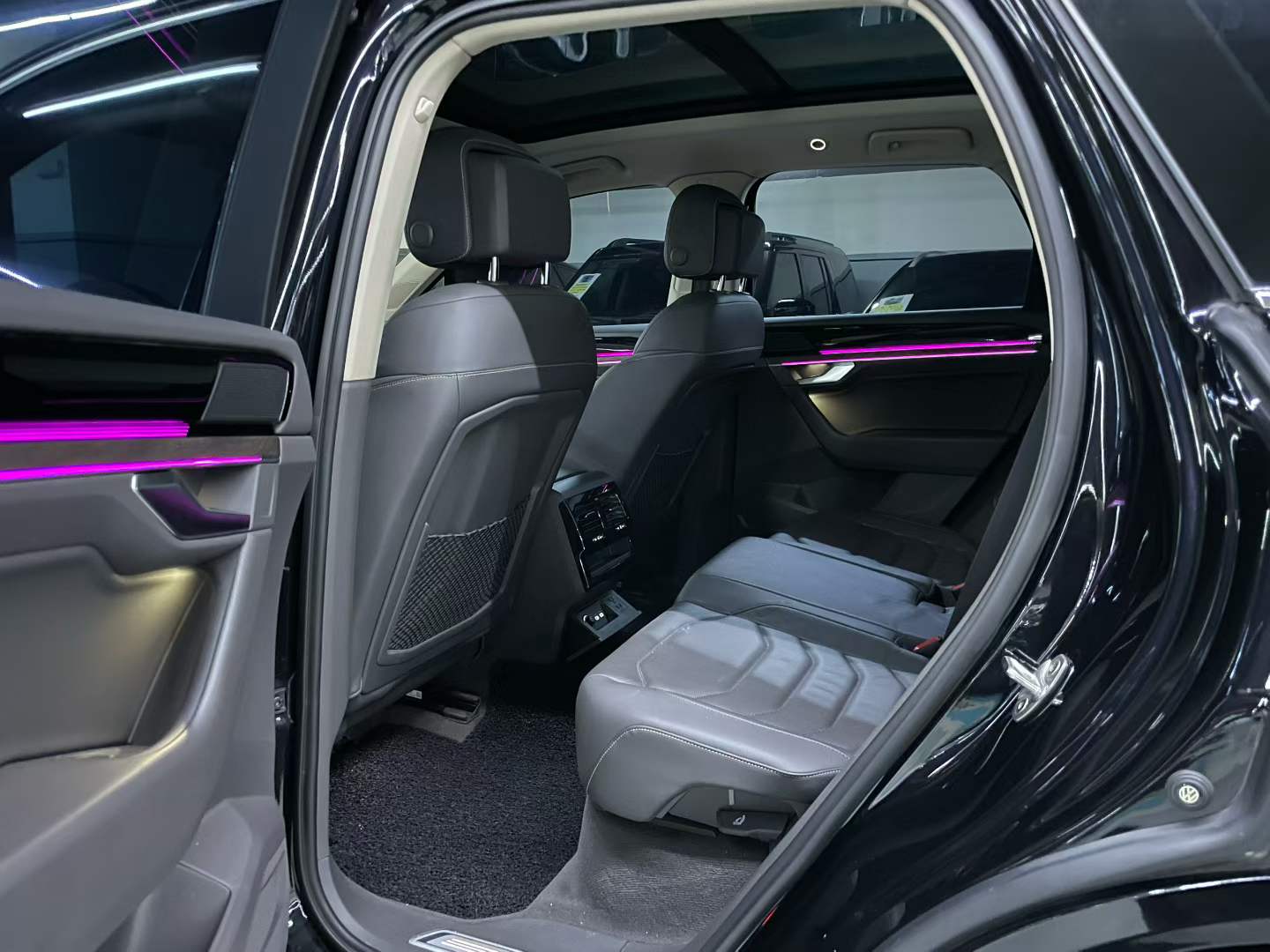 途锐 2021款 3.0TSI 锐享版 经典运动套装