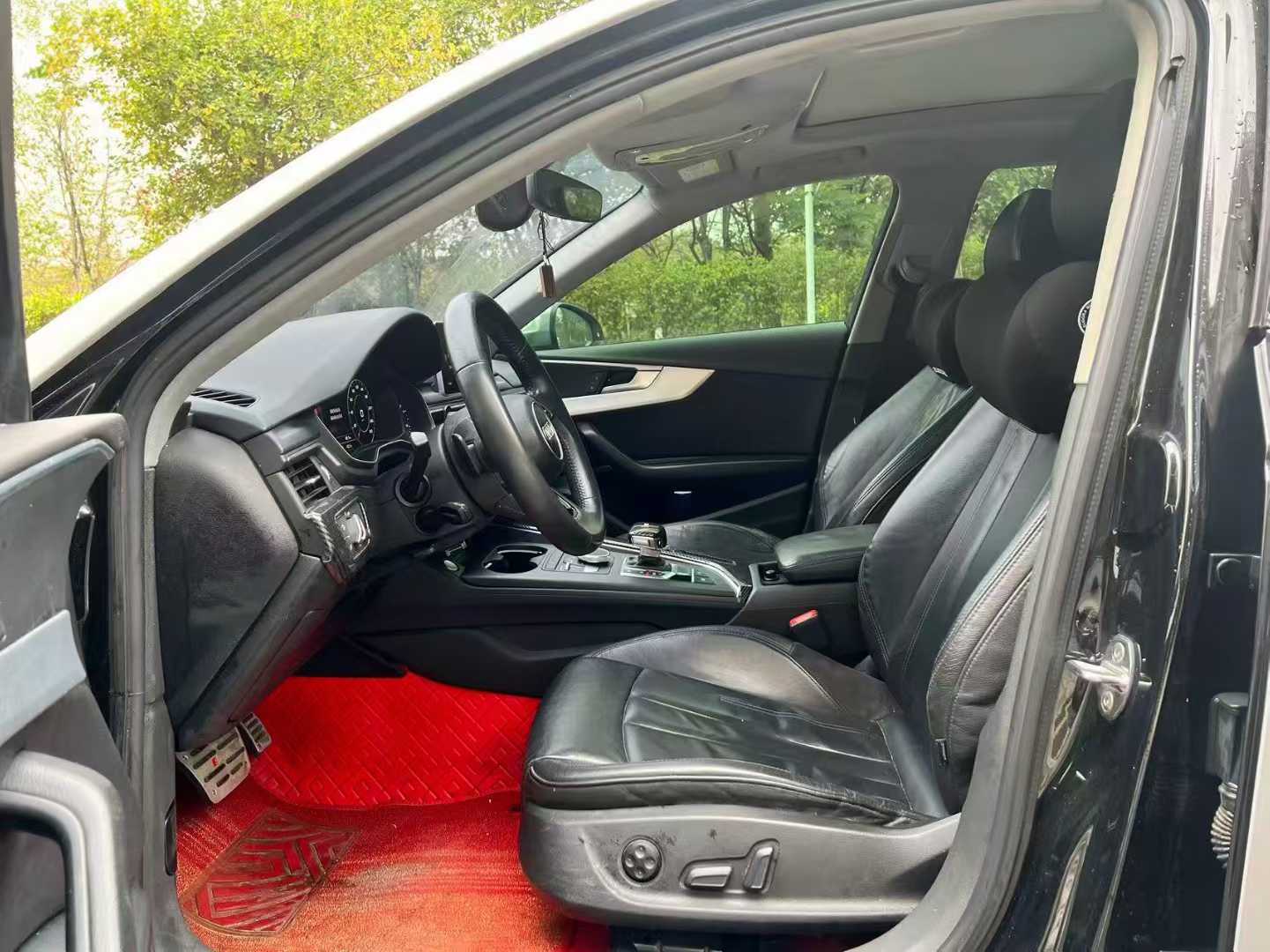 奥迪A4L 2018款 30周年年型 40 TFSI 时尚型