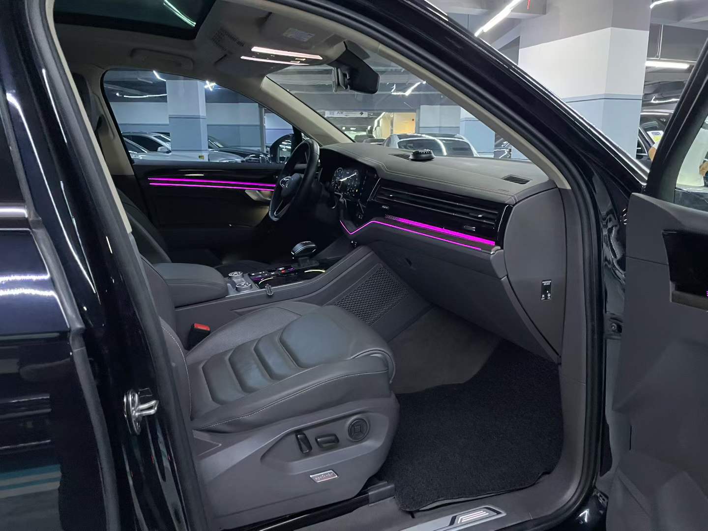 途锐 2021款 3.0TSI 锐享版 经典运动套装