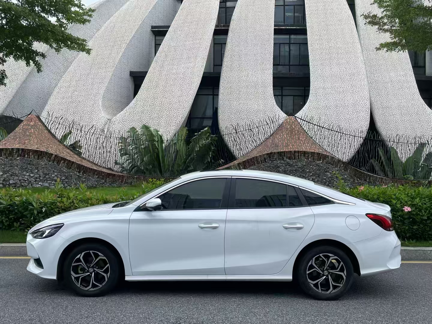 名爵5 2021款 改款 180DVVT CVT青春豪华版